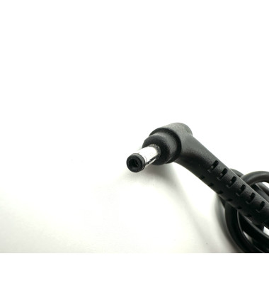 Samsung Ultrabook charger 19V 2.1A 3.0x1.0 40W EcoPower - connector view