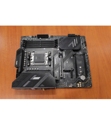 SALE OUT., MSI MAG X670E TOMAHAWK WIFI, Processor family AMD, Processor socket AM5, DDR5, Number of SATA connectors 4, USE